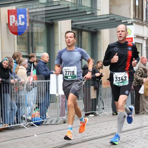 05.10.2025 - 20. swb-Marathon Bremen Strokosch-Dieckow http://msf.ph/oto/9296484 05.10.2025 13:01:02 Ziel 1626, 2545, 2666, 2719, 3150, 3342, 3807, 5132, 6150, 7525, 8747, 8828, 1626, 2545, 2666, 2719, 3150, 3342, 3807, 5132, 6150, 7525, 8747, 8828 meine-sportfotos.de