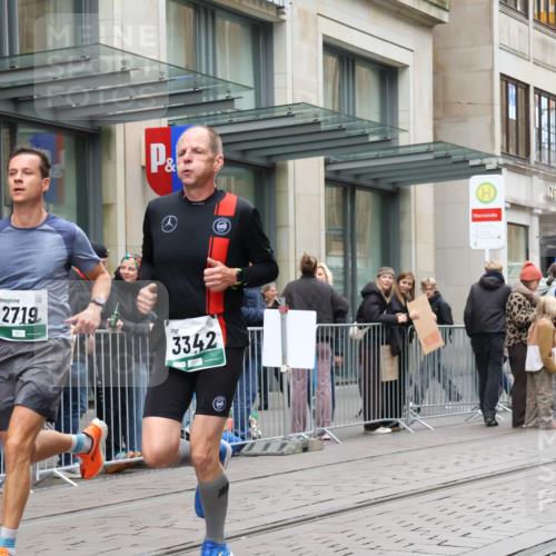 05.10.2025 - 20. swb-Marathon Bremen Strokosch-Dieckow http://msf.ph/oto/9296487 05.10.2025 13:01:02 Ziel 1626, 2545, 2666, 2719, 3150, 3342, 3807, 5132, 6150, 7525, 8747, 8828, 1626, 2545, 2666, 2719, 3150, 3342, 3807, 5132, 6150, 7525, 8747, 8828 meine-sportfotos.de