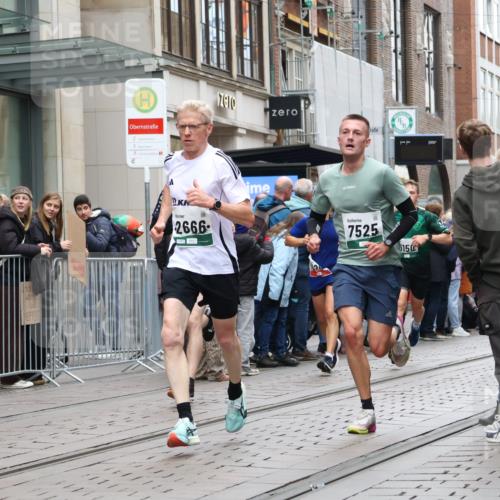 05.10.2025 - 20. swb-Marathon Bremen Strokosch-Dieckow http://msf.ph/oto/9296488 05.10.2025 13:01:03 Ziel 1626, 2545, 2666, 2719, 3150, 3342, 3807, 5132, 6150, 7525, 8747, 8828, 1626, 2545, 2666, 2719, 3150, 3342, 3807, 5132, 6150, 7525, 8747, 8828 meine-sportfotos.de