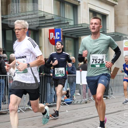 05.10.2025 - 20. swb-Marathon Bremen Strokosch-Dieckow http://msf.ph/oto/9296493 05.10.2025 13:01:05 Ziel 1042, 1626, 2284, 2545, 2666, 2719, 3150, 3342, 3807, 5132, 6150, 7525, 8747, 1042, 1626, 2284, 2545, 2666, 2719, 3150, 3342, 3807, 5132, 6150, 7525, 8747 meine-sportfotos.de
