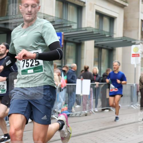 05.10.2025 - 20. swb-Marathon Bremen Strokosch-Dieckow http://msf.ph/oto/9296495 05.10.2025 13:01:05 Ziel 1042, 1626, 2284, 2545, 2666, 2719, 3150, 3342, 3807, 5132, 6150, 7525, 8747, 1042, 1626, 2284, 2545, 2666, 2719, 3150, 3342, 3807, 5132, 6150, 7525, 8747 meine-sportfotos.de