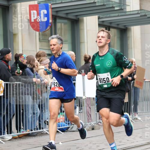 05.10.2025 - 20. swb-Marathon Bremen Strokosch-Dieckow http://msf.ph/oto/9296498 05.10.2025 13:01:06 Ziel 1042, 1626, 2284, 2545, 2666, 2719, 3150, 3342, 3807, 5132, 6150, 7525, 1042, 1626, 2284, 2545, 2666, 2719, 3150, 3342, 3807, 5132, 6150, 7525 meine-sportfotos.de