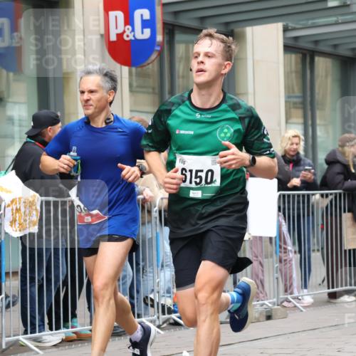 05.10.2025 - 20. swb-Marathon Bremen Strokosch-Dieckow http://msf.ph/oto/9296499 05.10.2025 13:01:06 Ziel 1042, 1626, 2284, 2545, 2666, 2719, 3150, 3342, 3807, 5132, 6150, 7525, 1042, 1626, 2284, 2545, 2666, 2719, 3150, 3342, 3807, 5132, 6150, 7525 meine-sportfotos.de