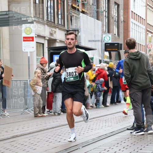 05.10.2025 - 20. swb-Marathon Bremen Strokosch-Dieckow http://msf.ph/oto/9296502 05.10.2025 13:01:08 Ziel 1042, 1626, 2284, 2545, 2666, 3150, 3807, 4571, 5132, 6150, 8169, 1042, 1626, 2284, 2545, 2666, 3150, 3807, 4571, 5132, 6150, 8169 meine-sportfotos.de