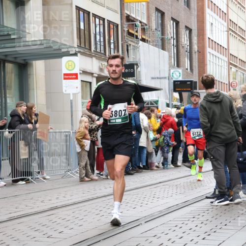 05.10.2025 - 20. swb-Marathon Bremen Strokosch-Dieckow http://msf.ph/oto/9296503 05.10.2025 13:01:08 Ziel 1042, 1626, 2284, 2545, 2666, 3150, 3807, 4571, 5132, 6150, 8169, 1042, 1626, 2284, 2545, 2666, 3150, 3807, 4571, 5132, 6150, 8169 meine-sportfotos.de