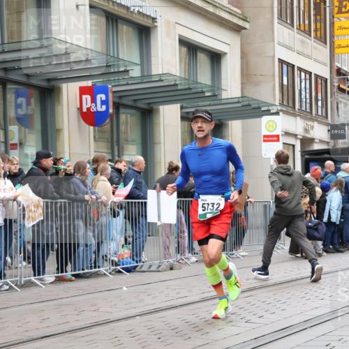 05.10.2025 - 20. swb-Marathon Bremen Strokosch-Dieckow http://msf.ph/oto/9296510 05.10.2025 13:01:11 Ziel 1042, 1626, 2284, 2545, 3807, 4571, 5132, 6302, 8169, 1042, 1626, 2284, 2545, 3807, 4571, 5132, 6302, 8169 meine-sportfotos.de