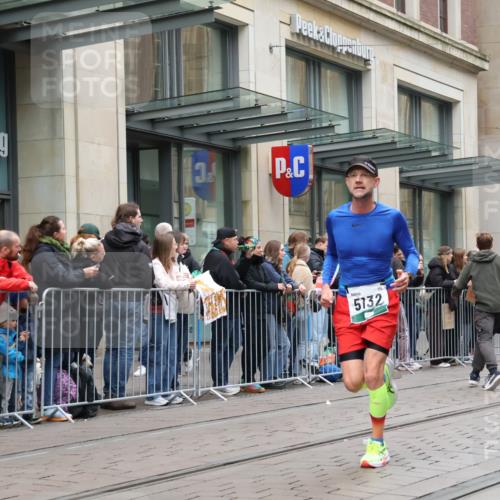 05.10.2025 - 20. swb-Marathon Bremen Strokosch-Dieckow http://msf.ph/oto/9296511 05.10.2025 13:01:11 Ziel 1042, 1626, 2284, 2545, 3807, 4571, 5132, 6302, 8169, 1042, 1626, 2284, 2545, 3807, 4571, 5132, 6302, 8169 meine-sportfotos.de