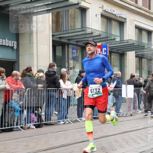 05.10.2025 - 20. swb-Marathon Bremen Strokosch-Dieckow http://msf.ph/oto/9296512 05.10.2025 13:01:11 Ziel 1042, 1626, 2284, 2545, 3807, 4571, 5132, 6302, 8169, 1042, 1626, 2284, 2545, 3807, 4571, 5132, 6302, 8169 meine-sportfotos.de