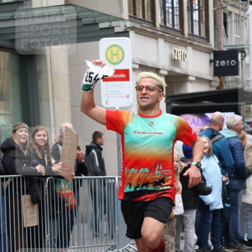 05.10.2025 - 20. swb-Marathon Bremen Strokosch-Dieckow http://msf.ph/oto/9296520 05.10.2025 13:01:21 Ziel 1042, 1992, 2284, 2545, 3218, 4571, 6302, 7440, 8169, 1042, 1992, 2284, 2545, 3218, 4571, 6302, 7440, 8169 meine-sportfotos.de