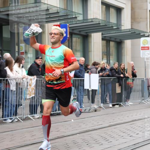 05.10.2025 - 20. swb-Marathon Bremen Strokosch-Dieckow http://msf.ph/oto/9296524 05.10.2025 13:01:22 Ziel 1042, 1992, 2284, 2545, 3218, 4571, 6302, 7440, 8169, 1042, 1992, 2284, 2545, 3218, 4571, 6302, 7440, 8169 meine-sportfotos.de