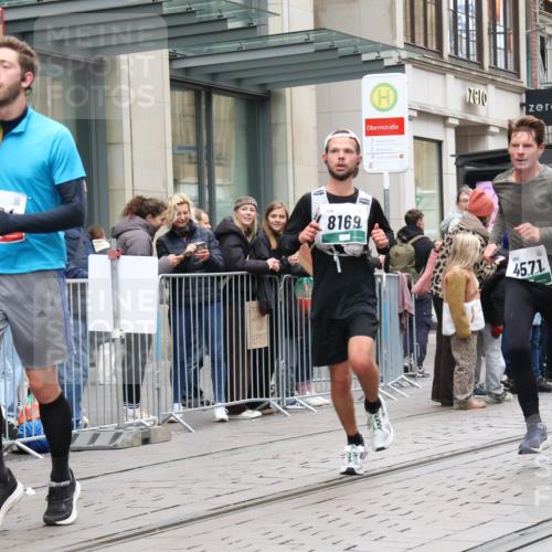 05.10.2025 - 20. swb-Marathon Bremen Strokosch-Dieckow http://msf.ph/oto/9296530 05.10.2025 13:01:26 Ziel 1042, 1745, 1992, 2062, 2284, 3218, 4571, 6302, 7440, 8169, 1042, 1745, 1992, 2062, 2284, 3218, 4571, 6302, 7440, 8169 meine-sportfotos.de