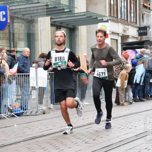 05.10.2025 - 20. swb-Marathon Bremen Strokosch-Dieckow http://msf.ph/oto/9296532 05.10.2025 13:01:26 Ziel 1042, 1745, 1992, 2062, 2284, 3218, 4571, 6302, 7440, 8169, 1042, 1745, 1992, 2062, 2284, 3218, 4571, 6302, 7440, 8169 meine-sportfotos.de