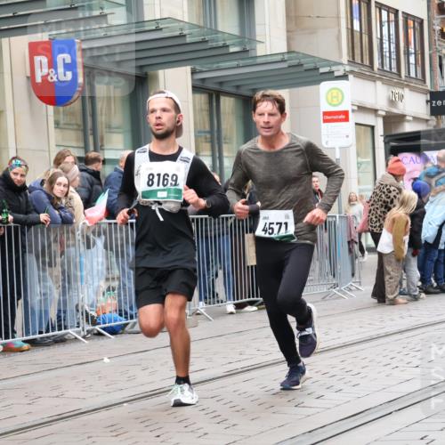05.10.2025 - 20. swb-Marathon Bremen Strokosch-Dieckow http://msf.ph/oto/9296533 05.10.2025 13:01:27 Ziel 1042, 1745, 1992, 2062, 2284, 3218, 4571, 6302, 7440, 8169, 1042, 1745, 1992, 2062, 2284, 3218, 4571, 6302, 7440, 8169 meine-sportfotos.de