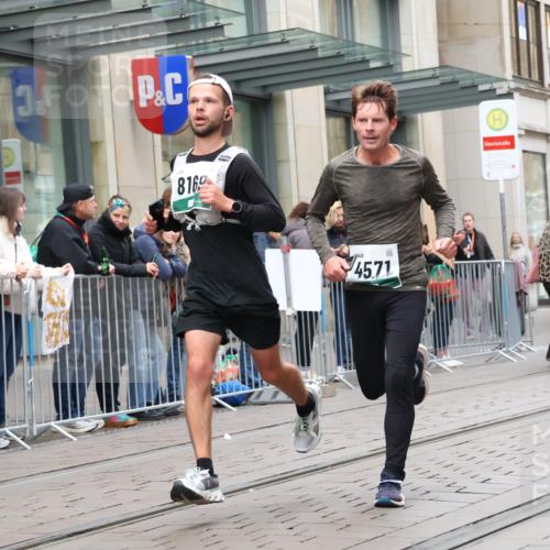 05.10.2025 - 20. swb-Marathon Bremen Strokosch-Dieckow http://msf.ph/oto/9296534 05.10.2025 13:01:27 Ziel 1042, 1745, 1992, 2062, 2284, 3218, 4571, 6302, 7440, 8169, 1042, 1745, 1992, 2062, 2284, 3218, 4571, 6302, 7440, 8169 meine-sportfotos.de