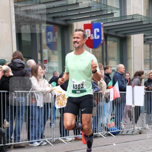05.10.2025 - 20. swb-Marathon Bremen Strokosch-Dieckow http://msf.ph/oto/9296536 05.10.2025 13:01:32 Ziel 1745, 1992, 2062, 3218, 4571, 6302, 7440, 8169, 1745, 1992, 2062, 3218, 4571, 6302, 7440, 8169 meine-sportfotos.de