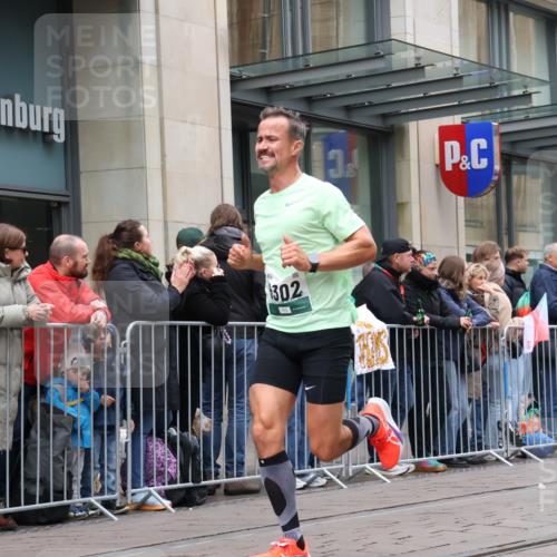 05.10.2025 - 20. swb-Marathon Bremen Strokosch-Dieckow http://msf.ph/oto/9296537 05.10.2025 13:01:32 Ziel 1745, 1992, 2062, 3218, 4571, 6302, 7440, 8169, 1745, 1992, 2062, 3218, 4571, 6302, 7440, 8169 meine-sportfotos.de