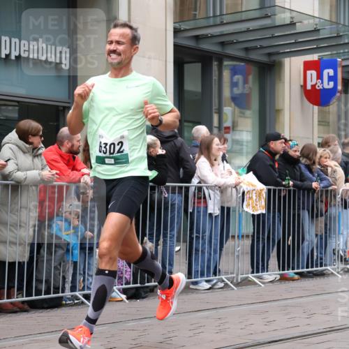 05.10.2025 - 20. swb-Marathon Bremen Strokosch-Dieckow http://msf.ph/oto/9296538 05.10.2025 13:01:32 Ziel 1745, 1992, 2062, 3218, 4571, 6302, 7440, 8169, 1745, 1992, 2062, 3218, 4571, 6302, 7440, 8169 meine-sportfotos.de