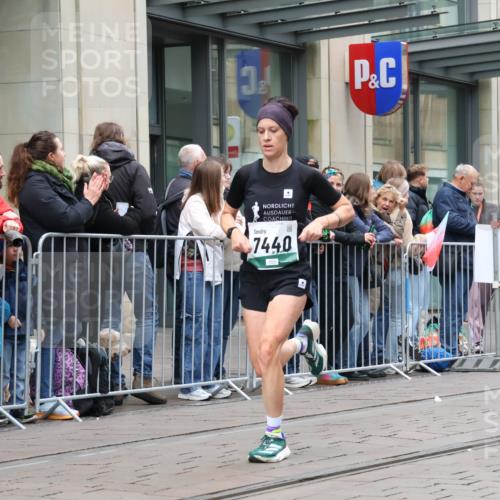 05.10.2025 - 20. swb-Marathon Bremen Strokosch-Dieckow http://msf.ph/oto/9296542 05.10.2025 13:01:34 Ziel 1745, 1992, 2062, 3218, 6302, 7440, 1745, 1992, 2062, 3218, 6302, 7440 meine-sportfotos.de