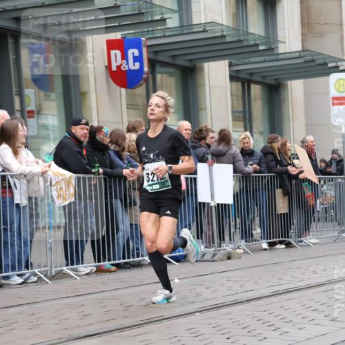 05.10.2025 - 20. swb-Marathon Bremen Strokosch-Dieckow http://msf.ph/oto/9296544 05.10.2025 13:01:37 Ziel 1745, 1992, 2062, 3218, 4988, 7440, 1745, 1992, 2062, 3218, 4988, 7440 meine-sportfotos.de