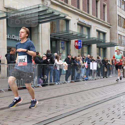 05.10.2025 - 20. swb-Marathon Bremen Strokosch-Dieckow http://msf.ph/oto/9296549 05.10.2025 13:01:41 Ziel 1745, 1992, 2062, 3218, 4988, 1745, 1992, 2062, 3218, 4988 meine-sportfotos.de