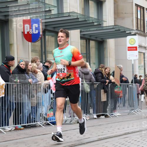 05.10.2025 - 20. swb-Marathon Bremen Strokosch-Dieckow http://msf.ph/oto/9296551 05.10.2025 13:01:42 Ziel 1745, 1992, 2062, 3218, 4988, 1745, 1992, 2062, 3218, 4988 meine-sportfotos.de