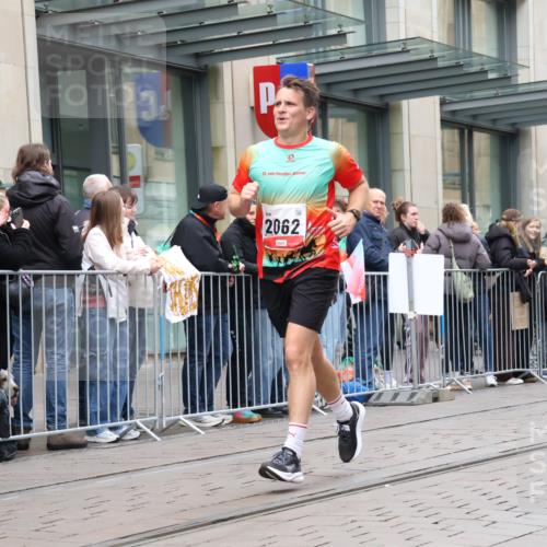 05.10.2025 - 20. swb-Marathon Bremen Strokosch-Dieckow http://msf.ph/oto/9296552 05.10.2025 13:01:42 Ziel 1745, 1992, 2062, 3218, 4988, 1745, 1992, 2062, 3218, 4988 meine-sportfotos.de