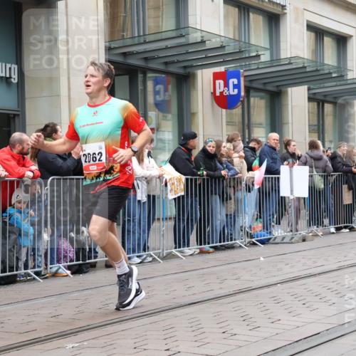 05.10.2025 - 20. swb-Marathon Bremen Strokosch-Dieckow http://msf.ph/oto/9296554 05.10.2025 13:01:42 Ziel 1745, 1992, 2062, 3218, 4988, 1745, 1992, 2062, 3218, 4988 meine-sportfotos.de