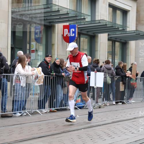 05.10.2025 - 20. swb-Marathon Bremen Strokosch-Dieckow http://msf.ph/oto/9296556 05.10.2025 13:01:44 Ziel 1745, 2062, 4988, 1745, 2062, 4988 meine-sportfotos.de