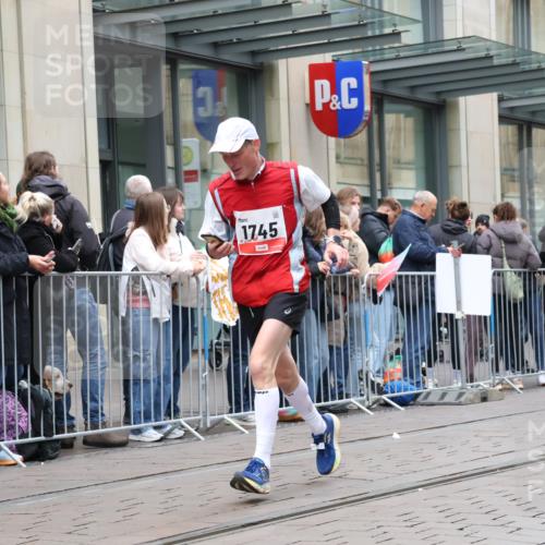 05.10.2025 - 20. swb-Marathon Bremen Strokosch-Dieckow http://msf.ph/oto/9296557 05.10.2025 13:01:45 Ziel 1745, 2062, 4988, 1745, 2062, 4988 meine-sportfotos.de