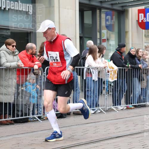 05.10.2025 - 20. swb-Marathon Bremen Strokosch-Dieckow http://msf.ph/oto/9296559 05.10.2025 13:01:45 Ziel 1745, 2062, 4988, 1745, 2062, 4988 meine-sportfotos.de