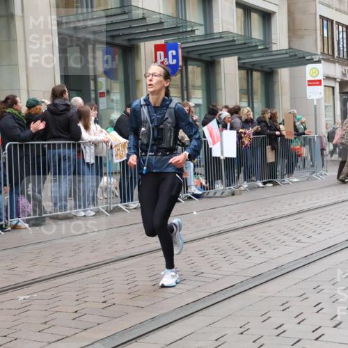 05.10.2025 - 20. swb-Marathon Bremen Strokosch-Dieckow http://msf.ph/oto/9296562 05.10.2025 13:02:11 Ziel 662, 1810, 3327, 6849, 7028, 7170, 662, 1810, 3327, 6849, 7028, 7170 meine-sportfotos.de