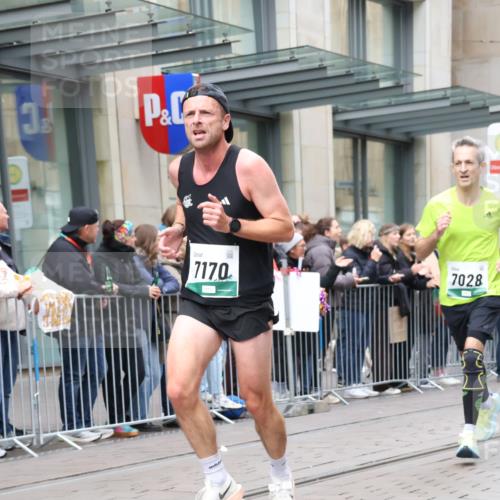 05.10.2025 - 20. swb-Marathon Bremen Strokosch-Dieckow http://msf.ph/oto/9296570 05.10.2025 13:02:25 Ziel 288, 539, 1810, 2585, 3054, 3381, 4274, 7028, 7170, 288, 539, 1810, 2585, 3054, 3381, 4274, 7028, 7170 meine-sportfotos.de