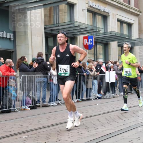 05.10.2025 - 20. swb-Marathon Bremen Strokosch-Dieckow http://msf.ph/oto/9296571 05.10.2025 13:02:25 Ziel 288, 539, 1810, 2585, 3054, 3381, 4274, 7028, 7170, 288, 539, 1810, 2585, 3054, 3381, 4274, 7028, 7170 meine-sportfotos.de