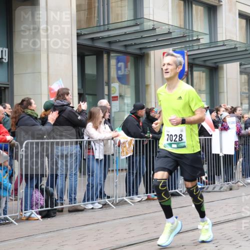 05.10.2025 - 20. swb-Marathon Bremen Strokosch-Dieckow http://msf.ph/oto/9296573 05.10.2025 13:02:26 Ziel 288, 539, 1810, 2585, 3054, 3197, 3381, 4274, 7028, 7170, 288, 539, 1810, 2585, 3054, 3197, 3381, 4274, 7028, 7170 meine-sportfotos.de