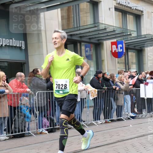 05.10.2025 - 20. swb-Marathon Bremen Strokosch-Dieckow http://msf.ph/oto/9296575 05.10.2025 13:02:26 Ziel 288, 539, 1810, 2585, 3054, 3197, 3381, 4274, 7028, 7170, 288, 539, 1810, 2585, 3054, 3197, 3381, 4274, 7028, 7170 meine-sportfotos.de