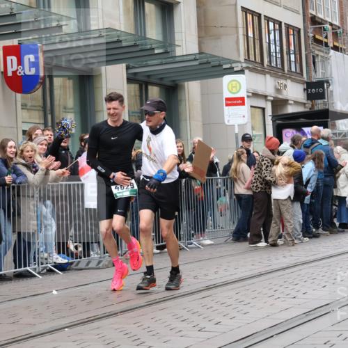 05.10.2025 - 20. swb-Marathon Bremen Strokosch-Dieckow http://msf.ph/oto/9296576 05.10.2025 13:02:28 Ziel 288, 539, 2585, 3054, 3197, 3381, 4274, 7028, 7170, 288, 539, 2585, 3054, 3197, 3381, 4274, 7028, 7170 meine-sportfotos.de