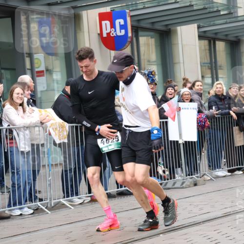 05.10.2025 - 20. swb-Marathon Bremen Strokosch-Dieckow http://msf.ph/oto/9296580 05.10.2025 13:02:29 Ziel 288, 539, 2585, 3054, 3197, 3381, 4274, 7028, 7170, 288, 539, 2585, 3054, 3197, 3381, 4274, 7028, 7170 meine-sportfotos.de