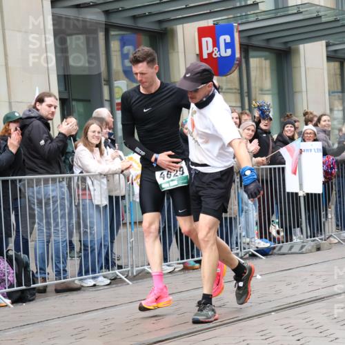 05.10.2025 - 20. swb-Marathon Bremen Strokosch-Dieckow http://msf.ph/oto/9296581 05.10.2025 13:02:29 Ziel 288, 539, 2585, 3054, 3197, 3381, 4274, 7028, 7170, 288, 539, 2585, 3054, 3197, 3381, 4274, 7028, 7170 meine-sportfotos.de