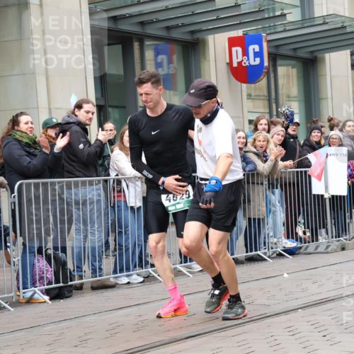 05.10.2025 - 20. swb-Marathon Bremen Strokosch-Dieckow http://msf.ph/oto/9296582 05.10.2025 13:02:30 Ziel 288, 539, 2585, 3054, 3197, 3381, 4274, 7028, 7170, 288, 539, 2585, 3054, 3197, 3381, 4274, 7028, 7170 meine-sportfotos.de