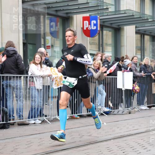 05.10.2025 - 20. swb-Marathon Bremen Strokosch-Dieckow http://msf.ph/oto/9296587 05.10.2025 13:02:34 Ziel 45, 288, 539, 2141, 2585, 2939, 3054, 3197, 3381, 4274, 4629, 45, 288, 539, 2141, 2585, 2939, 3054, 3197, 3381, 4274, 4629 meine-sportfotos.de