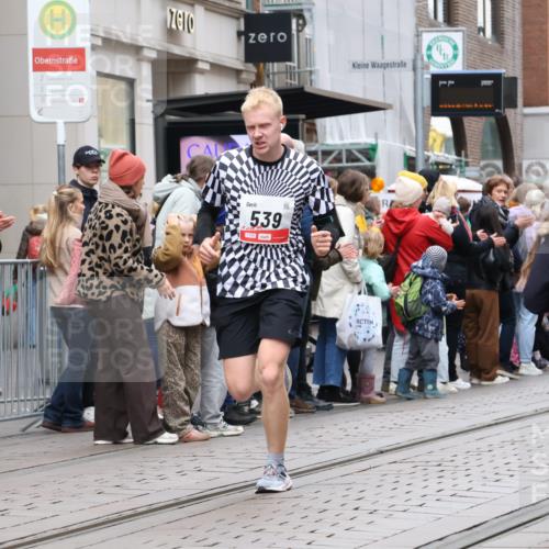 05.10.2025 - 20. swb-Marathon Bremen Strokosch-Dieckow http://msf.ph/oto/9296590 05.10.2025 13:02:36 Ziel 45, 288, 539, 2141, 2585, 2939, 3054, 3197, 3381, 4274, 4629, 7675, 45, 288, 539, 2141, 2585, 2939, 3054, 3197, 3381, 4274, 4629, 7675 meine-sportfotos.de