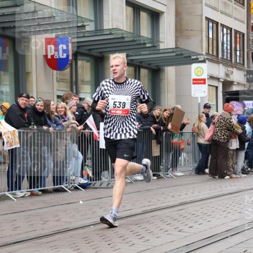05.10.2025 - 20. swb-Marathon Bremen Strokosch-Dieckow http://msf.ph/oto/9296595 05.10.2025 13:02:38 Ziel 45, 288, 539, 2036, 2141, 2585, 2939, 3054, 3197, 3381, 4274, 4629, 7675, 45, 288, 539, 2036, 2141, 2585, 2939, 3054, 3197, 3381, 4274, 4629, 7675 meine-sportfotos.de