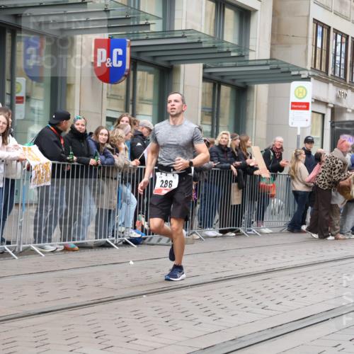 05.10.2025 - 20. swb-Marathon Bremen Strokosch-Dieckow http://msf.ph/oto/9296602 05.10.2025 13:02:41 Ziel 45, 288, 539, 2036, 2141, 2585, 2939, 3197, 3381, 4629, 7675, 45, 288, 539, 2036, 2141, 2585, 2939, 3197, 3381, 4629, 7675 meine-sportfotos.de