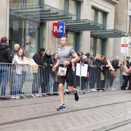 05.10.2025 - 20. swb-Marathon Bremen Strokosch-Dieckow http://msf.ph/oto/9296603 05.10.2025 13:02:41 Ziel 45, 288, 539, 2036, 2141, 2585, 2939, 3197, 3381, 4629, 7675, 45, 288, 539, 2036, 2141, 2585, 2939, 3197, 3381, 4629, 7675 meine-sportfotos.de