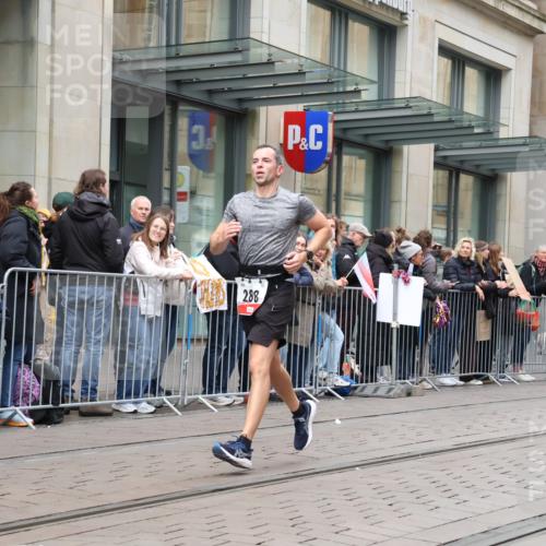 05.10.2025 - 20. swb-Marathon Bremen Strokosch-Dieckow http://msf.ph/oto/9296604 05.10.2025 13:02:42 Ziel 45, 288, 539, 2036, 2141, 2585, 2939, 3197, 3381, 4629, 5831, 7675, 45, 288, 539, 2036, 2141, 2585, 2939, 3197, 3381, 4629, 5831, 7675 meine-sportfotos.de
