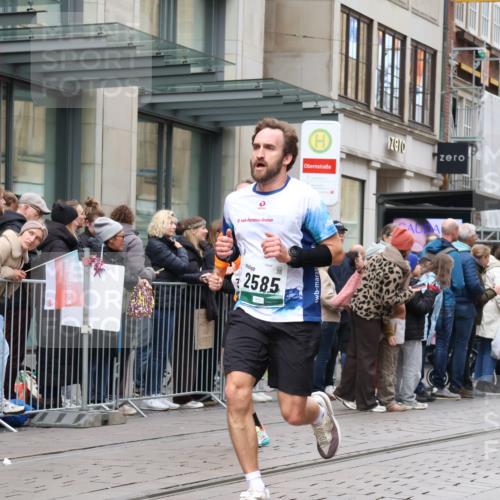 05.10.2025 - 20. swb-Marathon Bremen Strokosch-Dieckow http://msf.ph/oto/9296606 05.10.2025 13:02:44 Ziel 45, 288, 2036, 2141, 2585, 2939, 3197, 3381, 4629, 5831, 7675, 45, 288, 2036, 2141, 2585, 2939, 3197, 3381, 4629, 5831, 7675 meine-sportfotos.de