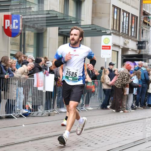 05.10.2025 - 20. swb-Marathon Bremen Strokosch-Dieckow http://msf.ph/oto/9296607 05.10.2025 13:02:45 Ziel 45, 288, 2036, 2141, 2585, 2939, 3197, 3381, 4629, 5831, 7675, 45, 288, 2036, 2141, 2585, 2939, 3197, 3381, 4629, 5831, 7675 meine-sportfotos.de
