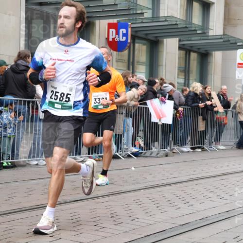 05.10.2025 - 20. swb-Marathon Bremen Strokosch-Dieckow http://msf.ph/oto/9296610 05.10.2025 13:02:45 Ziel 45, 288, 2036, 2141, 2585, 2939, 3197, 3381, 4629, 5831, 7675, 45, 288, 2036, 2141, 2585, 2939, 3197, 3381, 4629, 5831, 7675 meine-sportfotos.de
