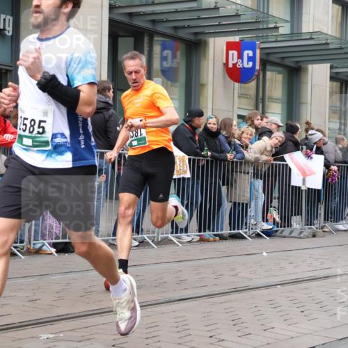 05.10.2025 - 20. swb-Marathon Bremen Strokosch-Dieckow http://msf.ph/oto/9296611 05.10.2025 13:02:46 Ziel 45, 288, 2036, 2141, 2585, 2939, 3197, 3381, 4629, 5831, 7526, 7675, 45, 288, 2036, 2141, 2585, 2939, 3197, 3381, 4629, 5831, 7526, 7675 meine-sportfotos.de