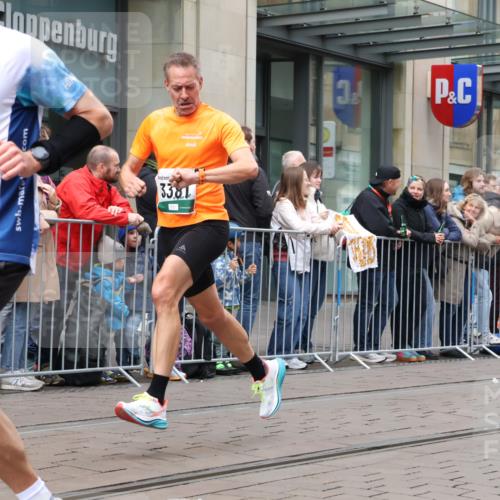 05.10.2025 - 20. swb-Marathon Bremen Strokosch-Dieckow http://msf.ph/oto/9296612 05.10.2025 13:02:46 Ziel 45, 288, 2036, 2141, 2585, 2939, 3197, 3381, 4629, 5831, 7526, 7675, 45, 288, 2036, 2141, 2585, 2939, 3197, 3381, 4629, 5831, 7526, 7675 meine-sportfotos.de